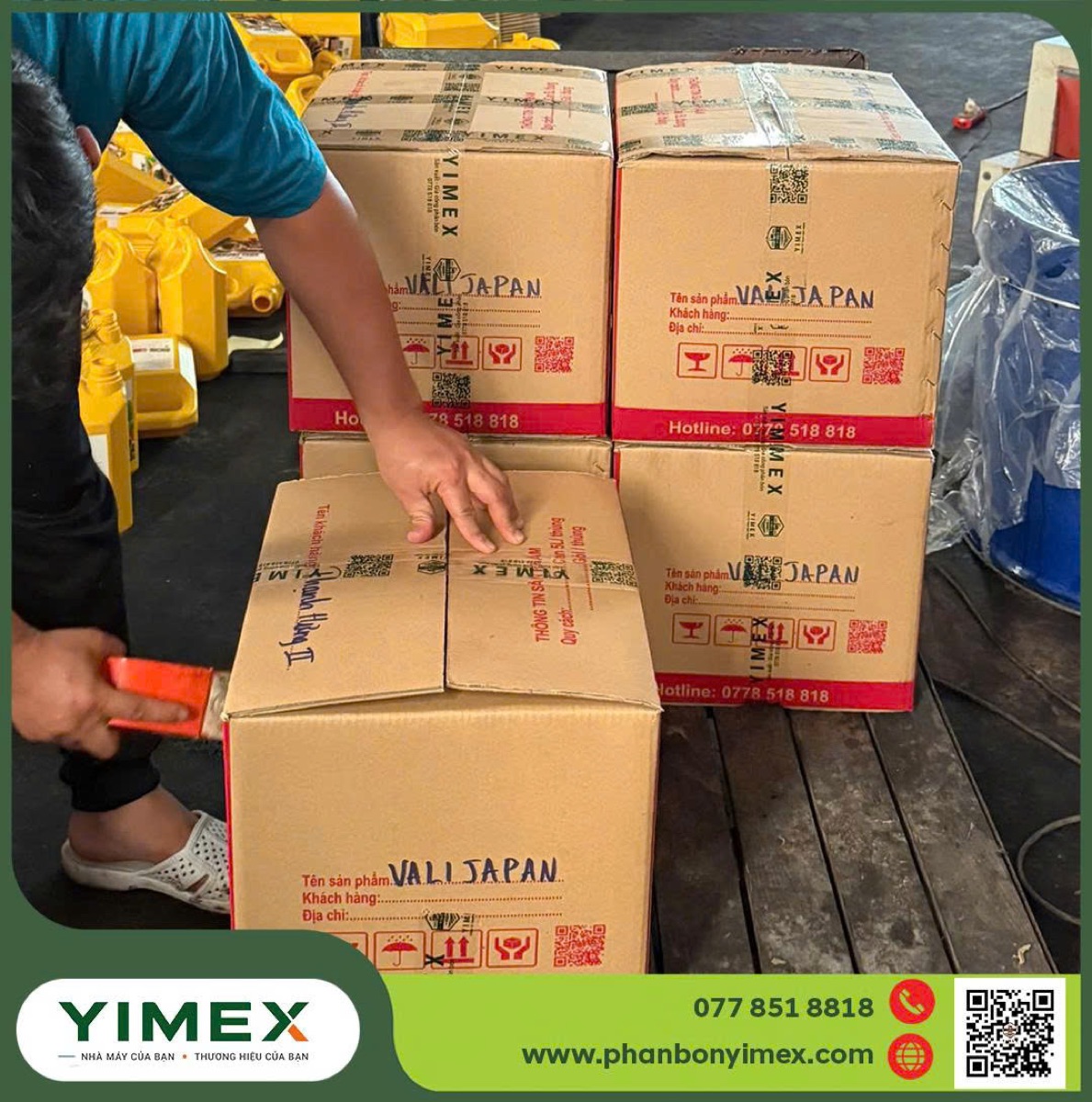 Đóng gói, dán tem thành phẩm tại xưởng gia công Yimex